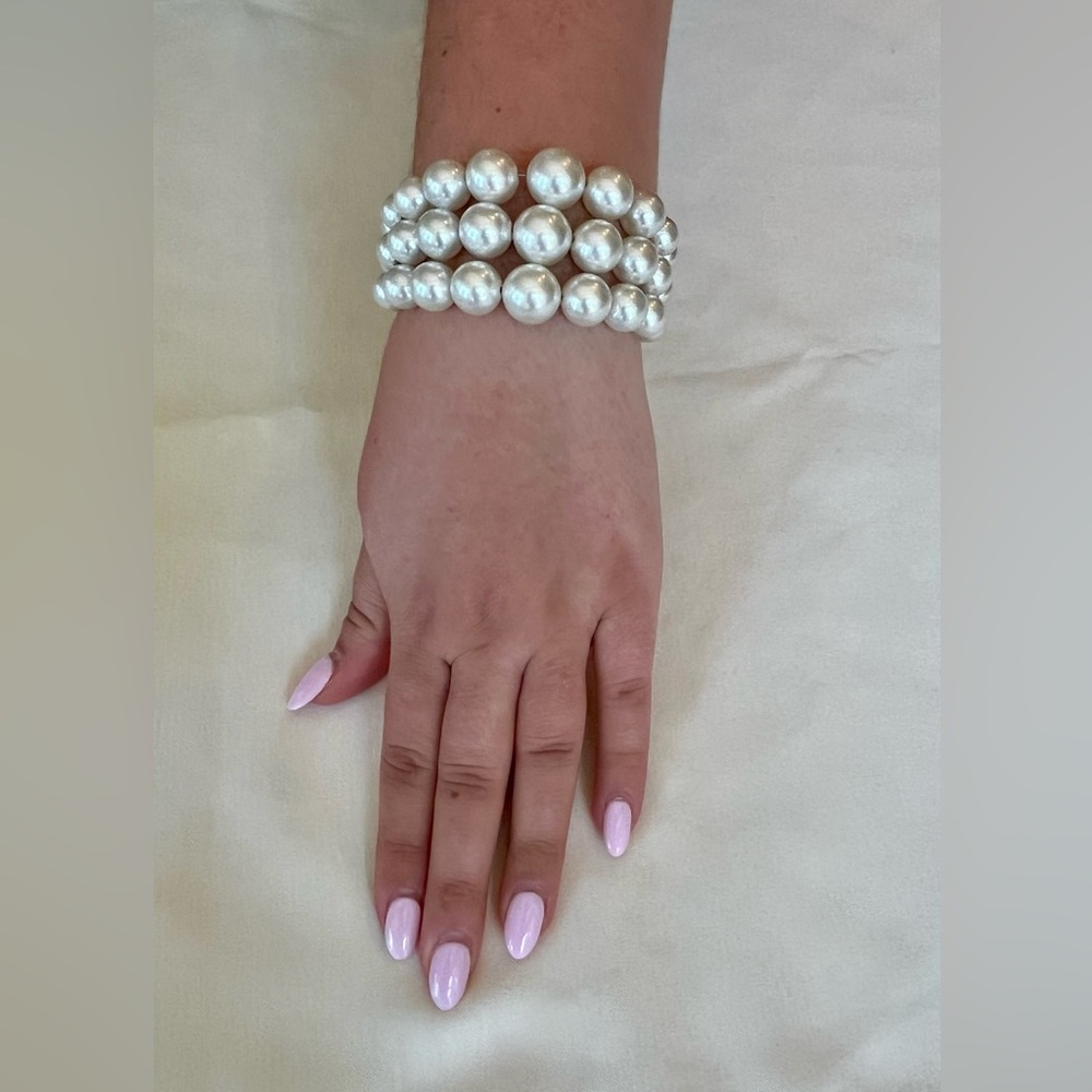 Elegant Pearl Bracelet